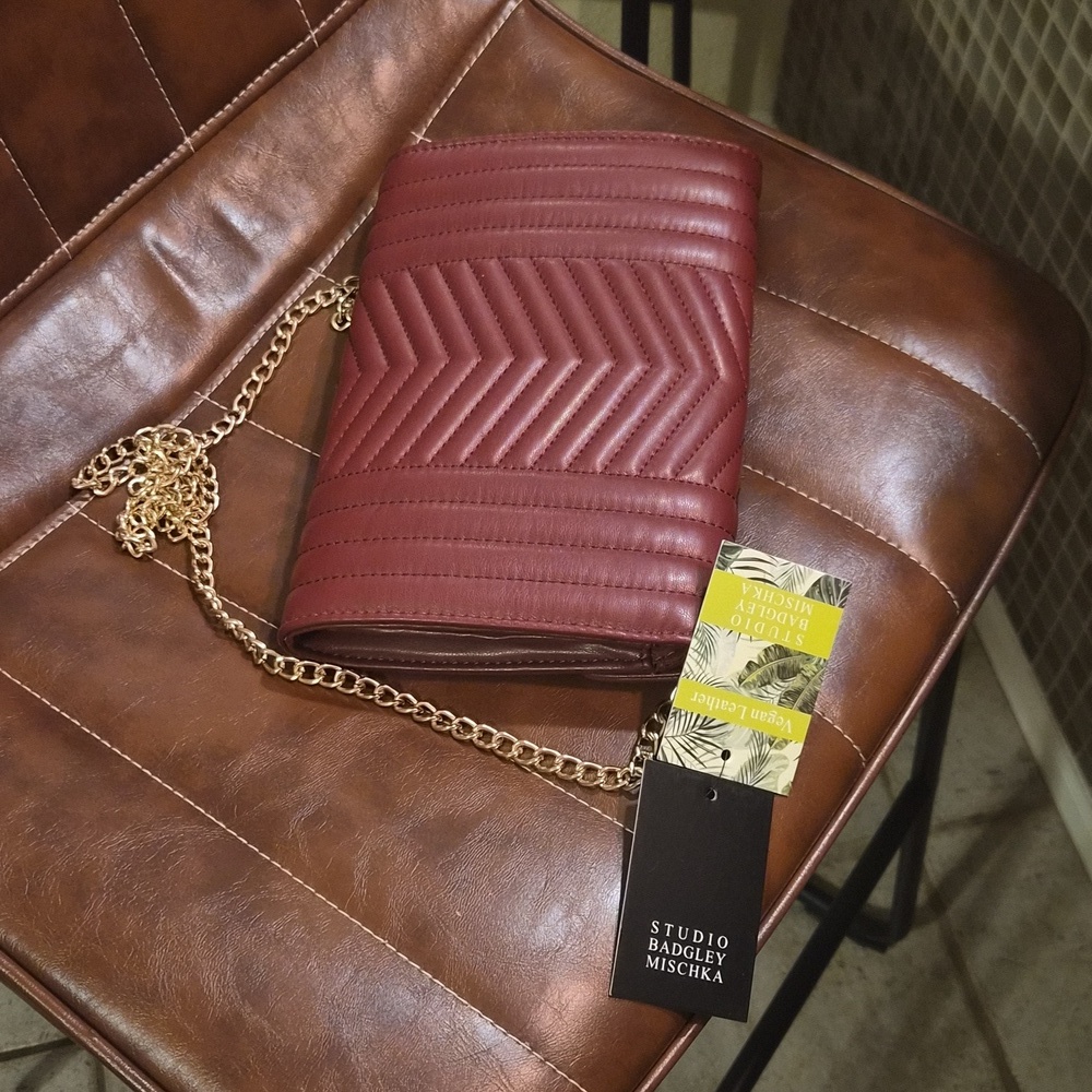 NWT Badgley Mischka Vegan Burgundy Quilted Crossbody Bag with Gold Chain - Picture 6 of 9